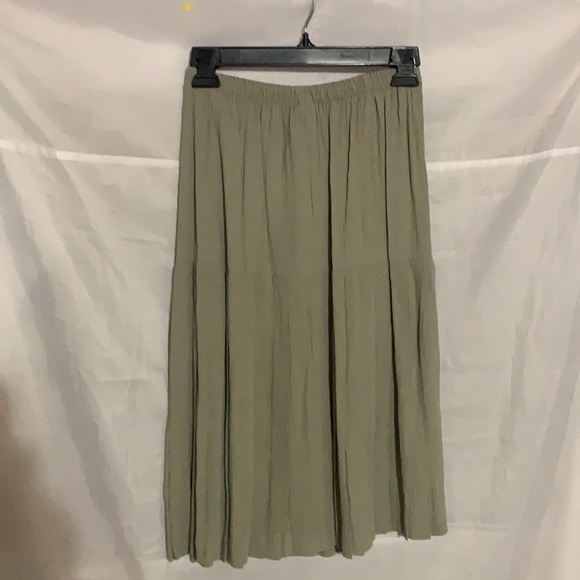 Stuart Alan Black w/Sage Jacket & Sage Pleated Skirt, Size 8 MAKE AN OFFER!!! - Picture 9 of 11